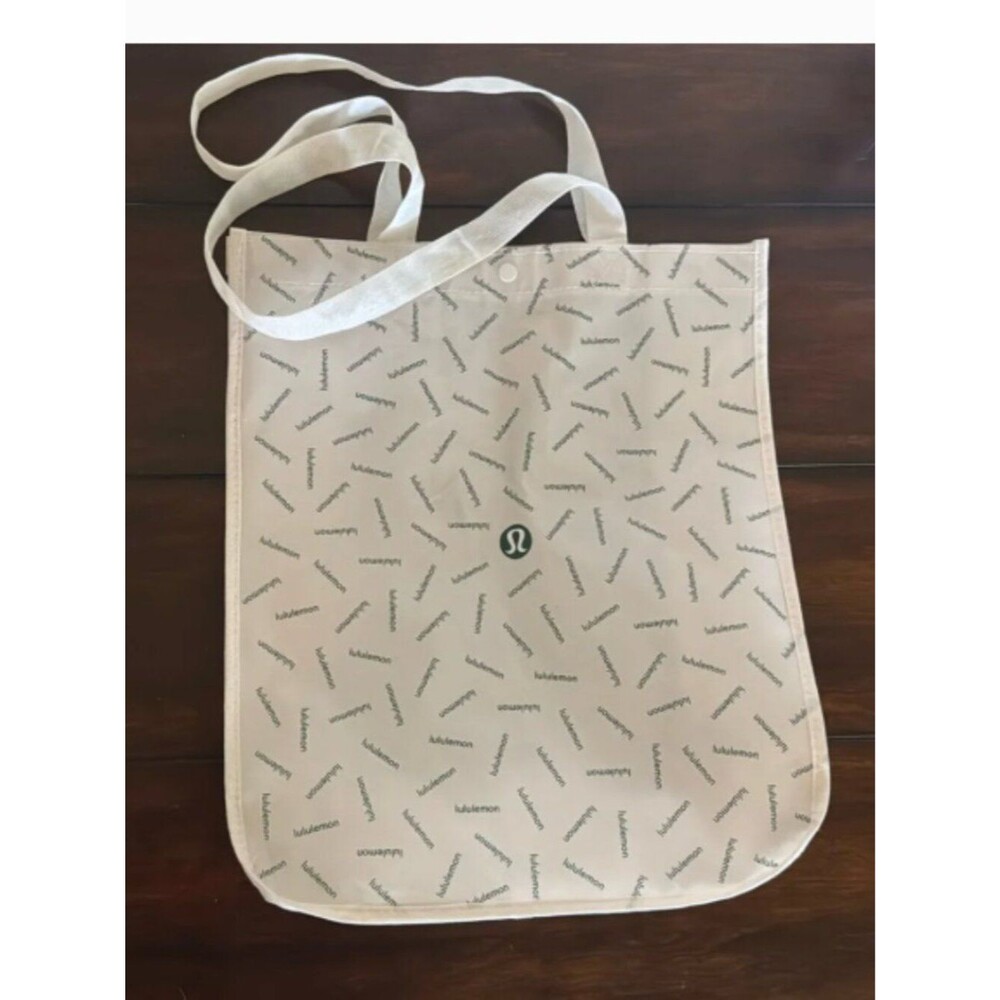 lululemon Holiday Limited Edition Tote Bag Green White Reusable Everyday Gym Bag